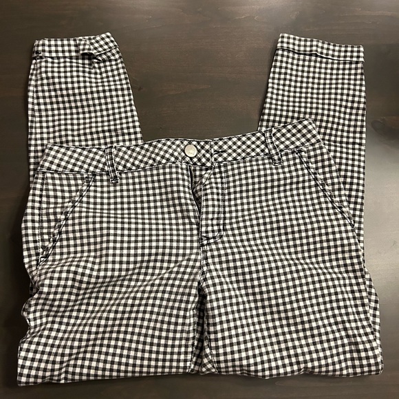 D. Jeans black and white checkered pants - Picture 9 of 10